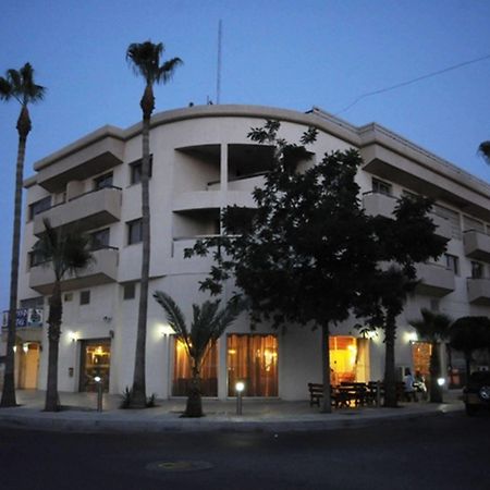 Elysso Hotel Larnaca Bagian luar foto
