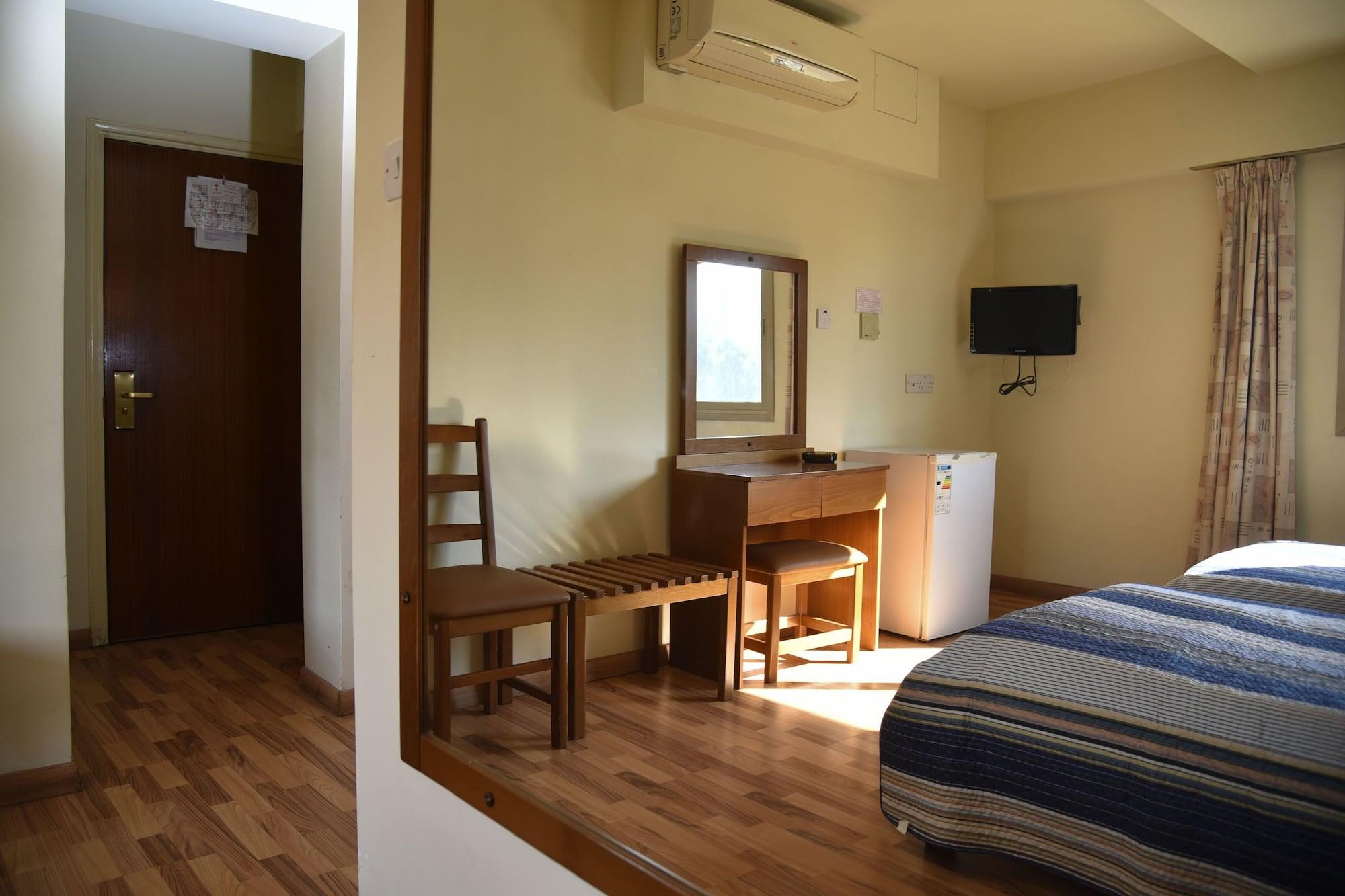 Elysso Hotel Larnaca Bagian luar foto