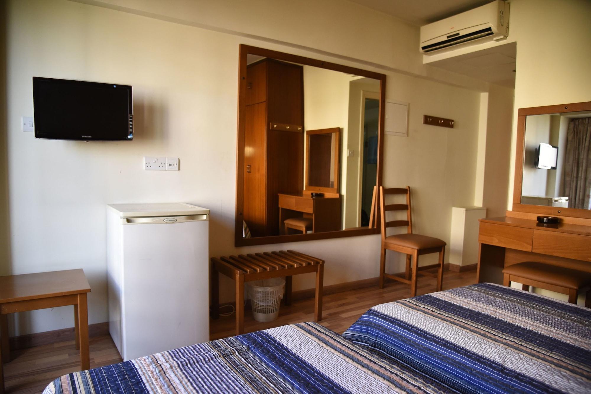 Elysso Hotel Larnaca Bagian luar foto