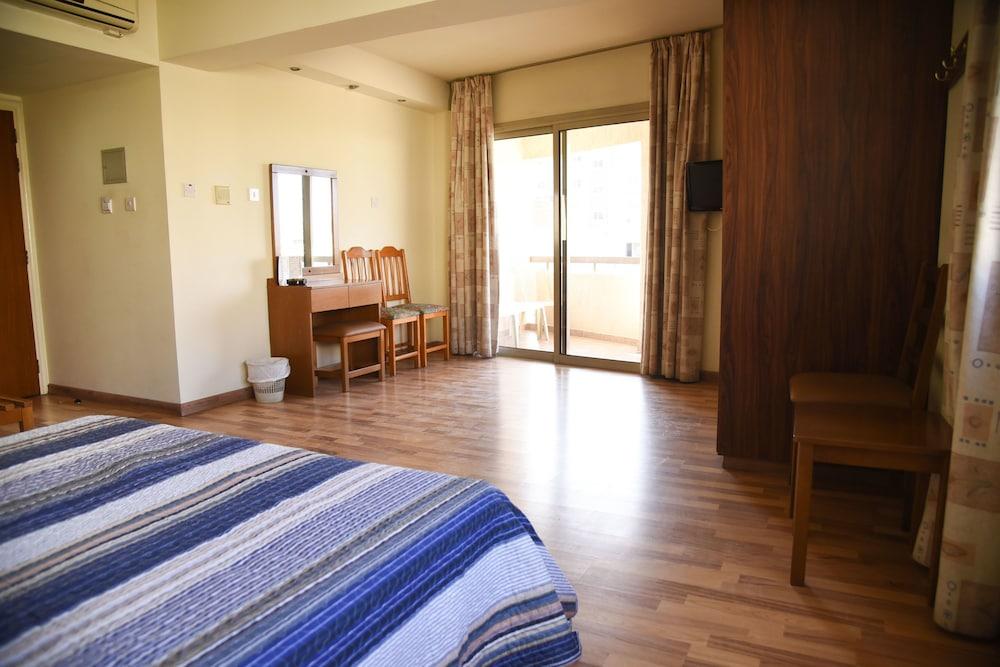 Elysso Hotel Larnaca Bagian luar foto