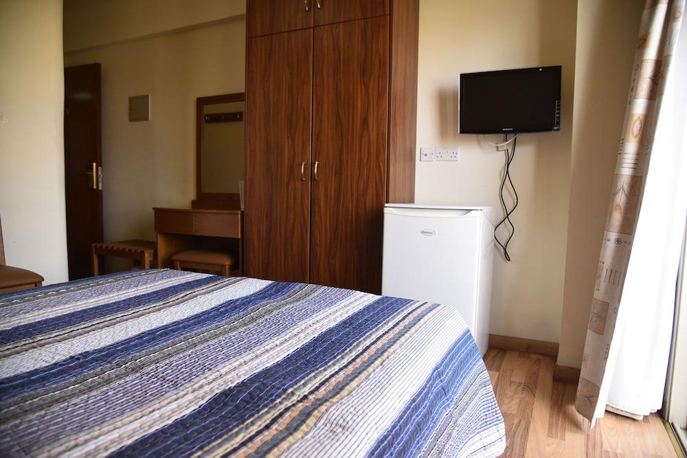 Elysso Hotel Larnaca Bagian luar foto