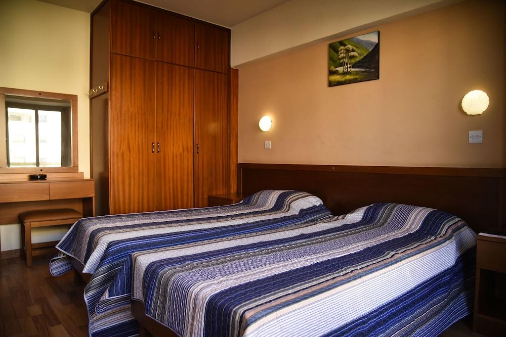 Elysso Hotel Larnaca Bagian luar foto