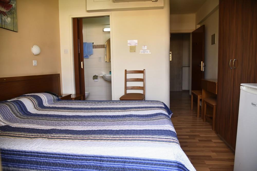 Elysso Hotel Larnaca Bagian luar foto