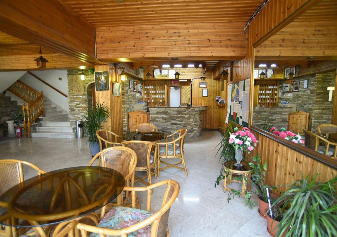 Elysso Hotel Larnaca Bagian luar foto