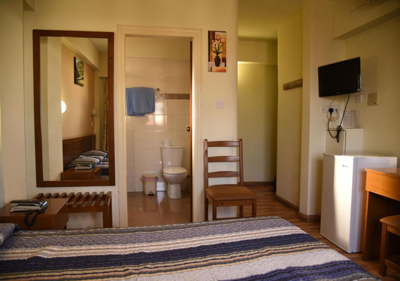 Elysso Hotel Larnaca Bagian luar foto