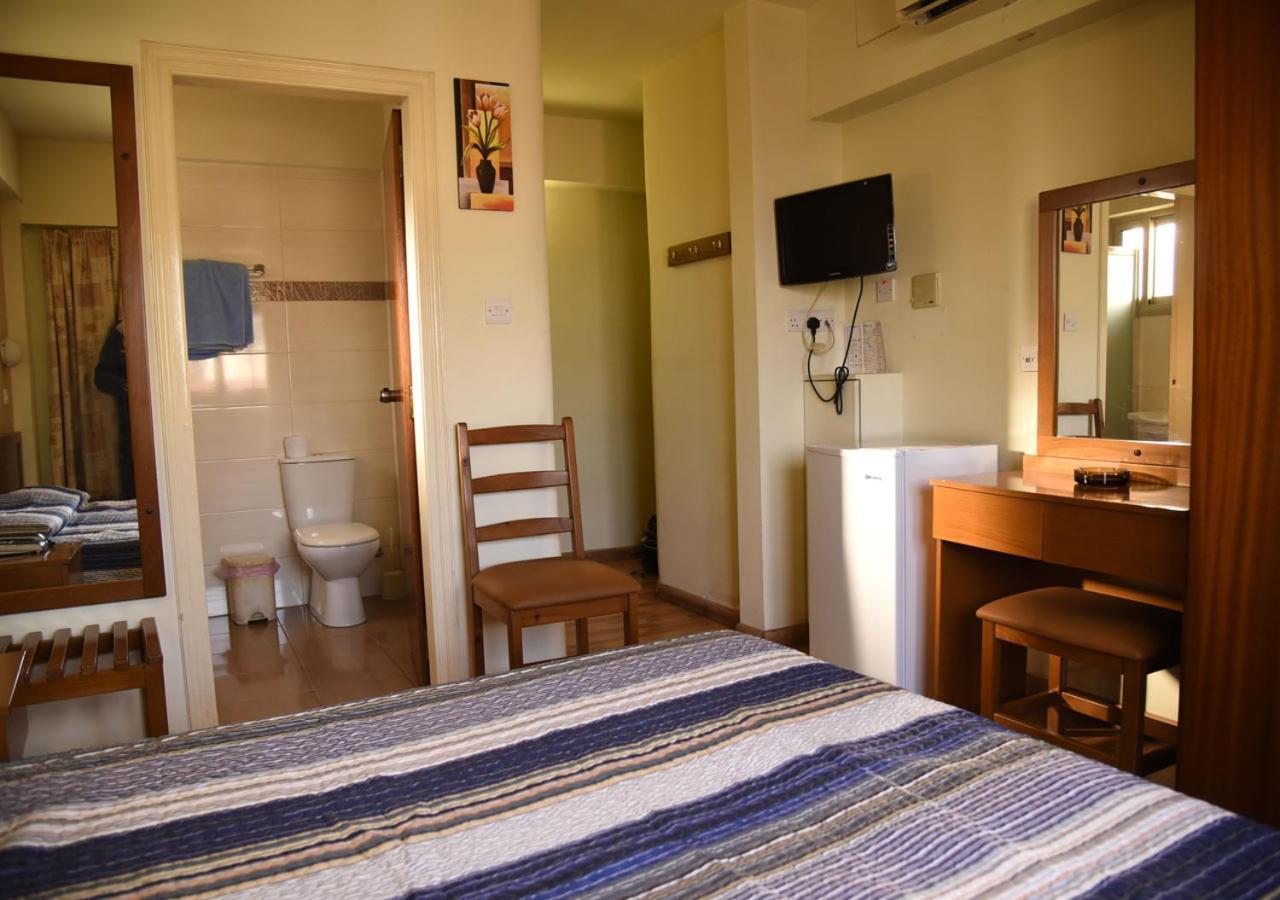 Elysso Hotel Larnaca Bagian luar foto