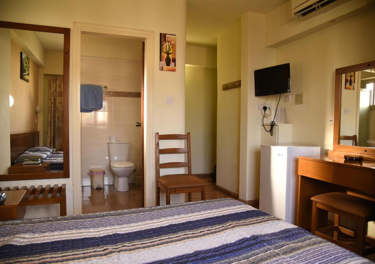 Elysso Hotel Larnaca Bagian luar foto