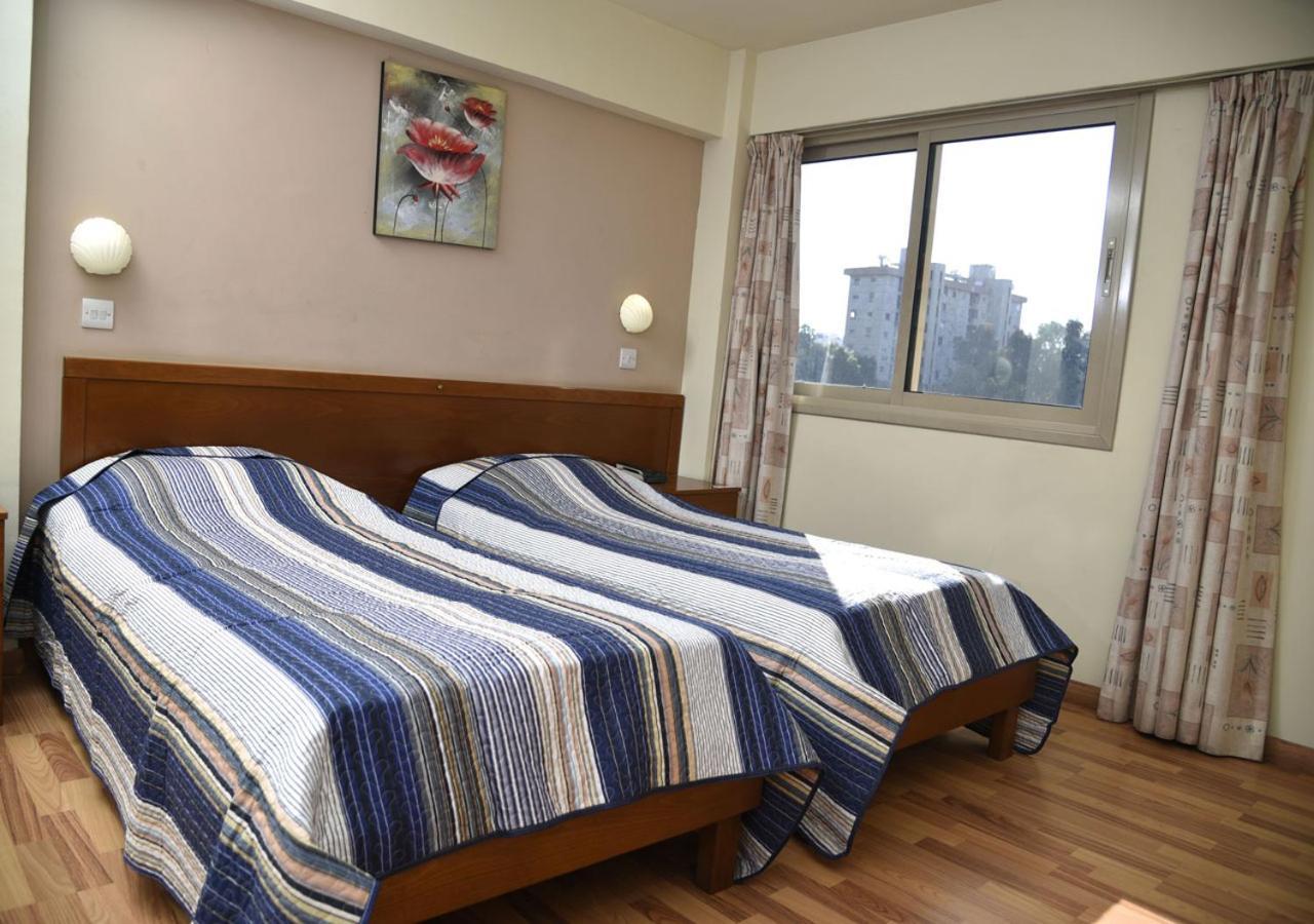 Elysso Hotel Larnaca Bagian luar foto