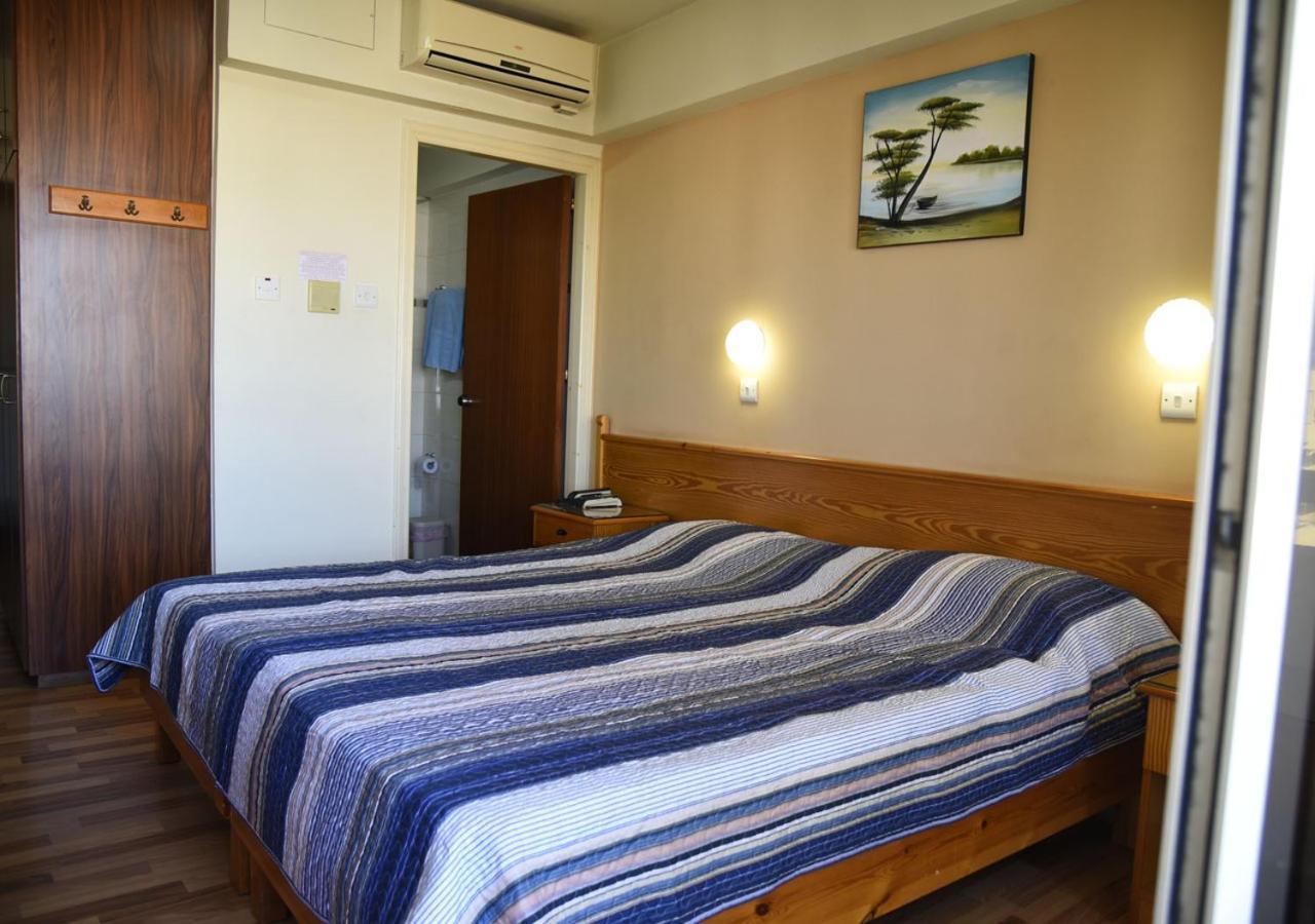 Elysso Hotel Larnaca Bagian luar foto